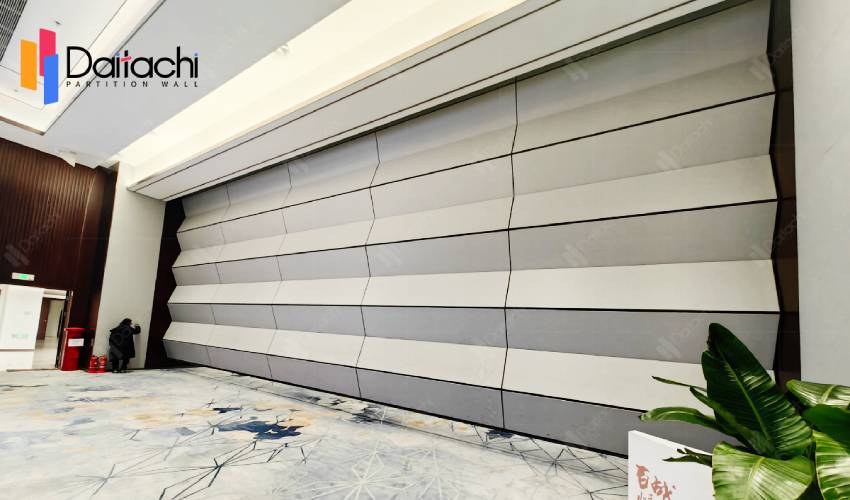 Acoustic Vertical Folding Retractable Wall for Temporary Tiered Lecture Hall Use
