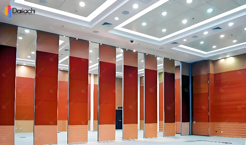 The orange-red spliced ultra-high movable partition wall in the lobby The orange-red spliced ultra-high movable partition wall in the lobby