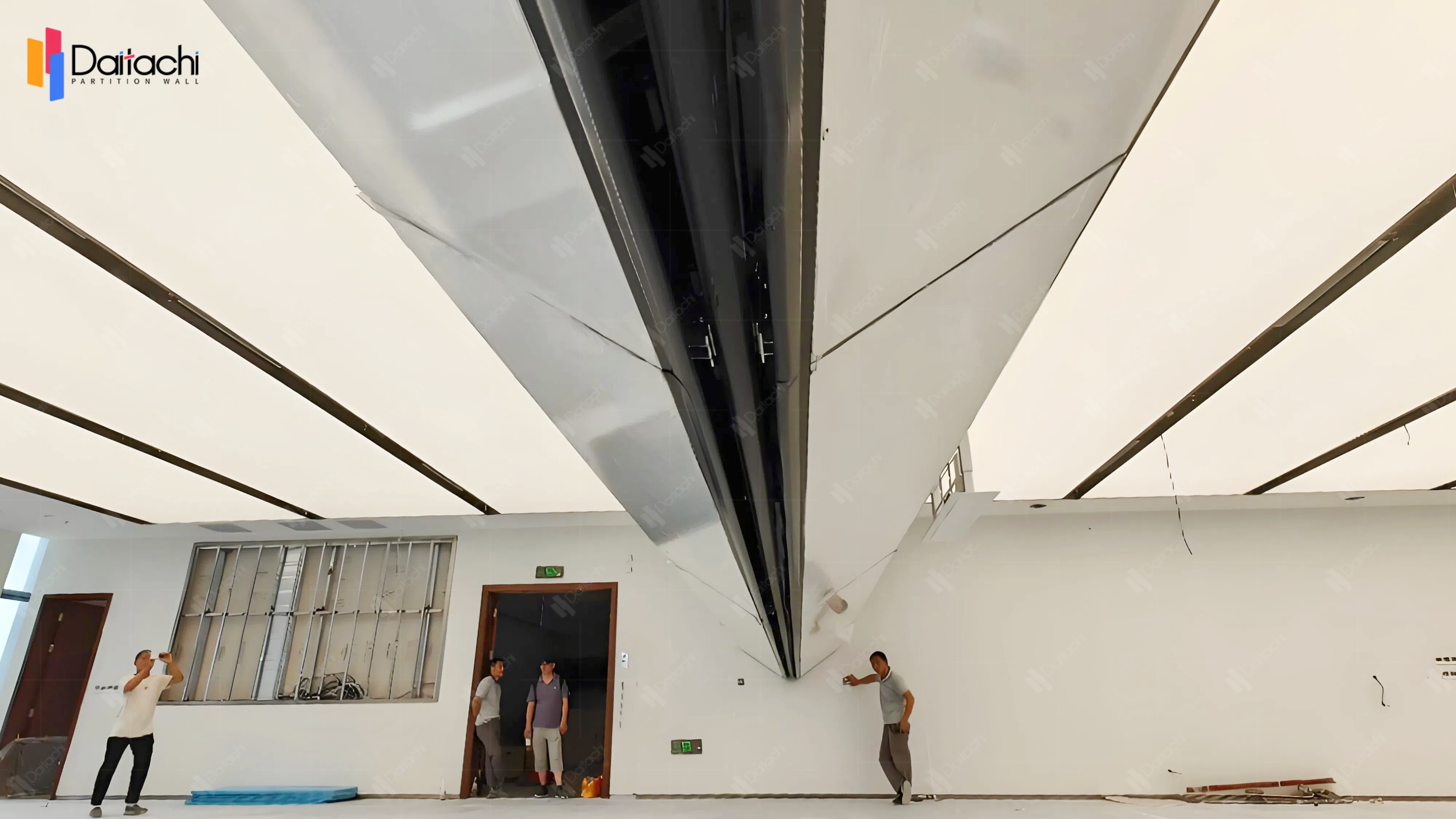 Bottom strip for vertical folding partition walls Bottom strip for vertical folding partition walls