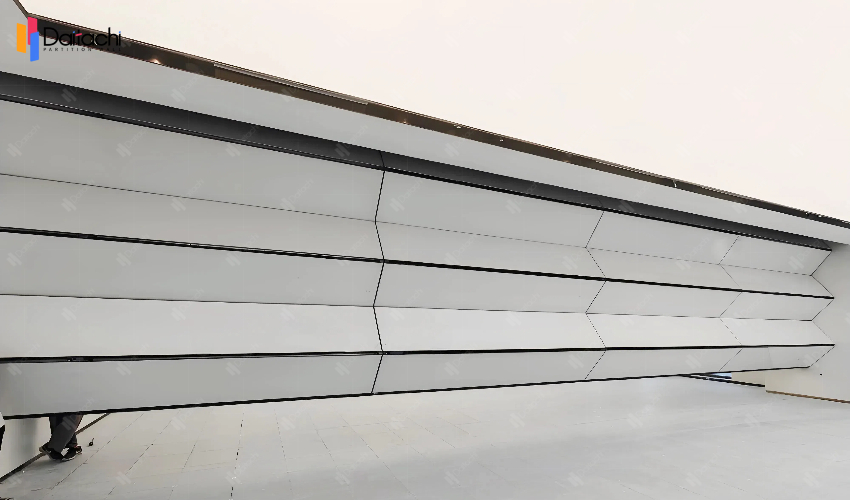 detail of the high-quality pure white vertical lifting wall in the interior detail of the high-quality pure white vertical lifting wall in the interior