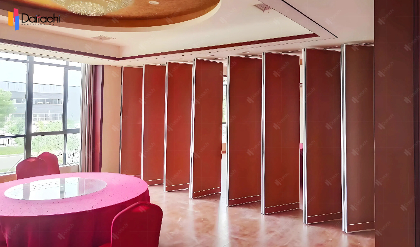 Reddish-brown movable partition wall in the dining area
