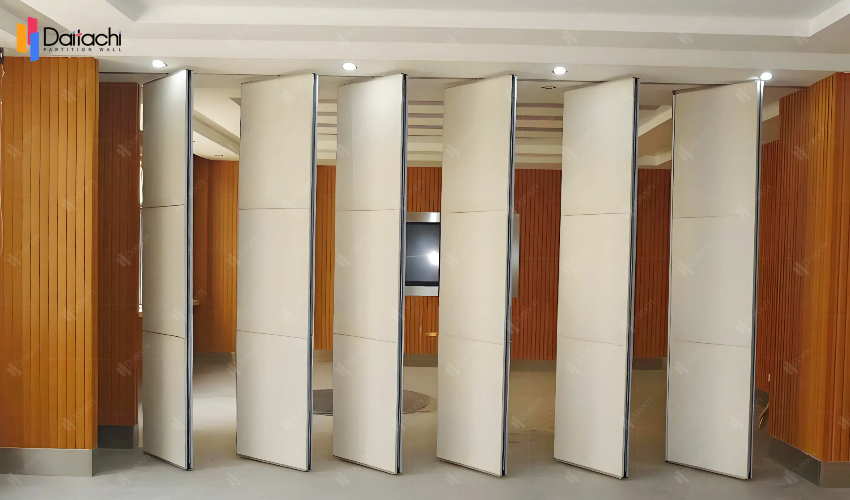 Off-white movable partition wall in a leisure area