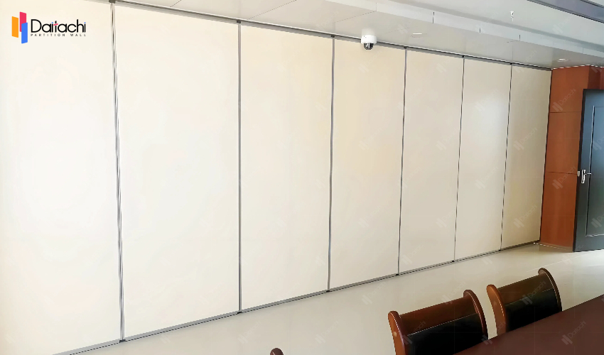 White manual movable partition wall White manual movable partition wall