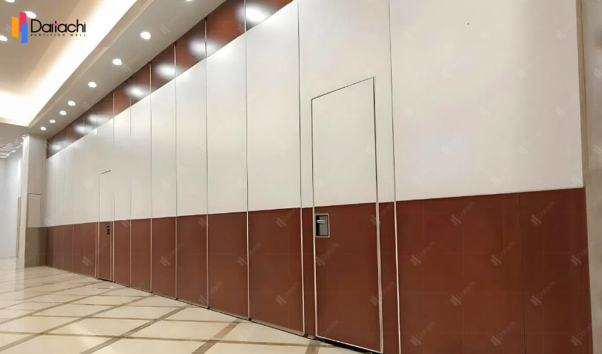 Simple manual movable partition wall in conference room Simple manual movable partition wall in conference room