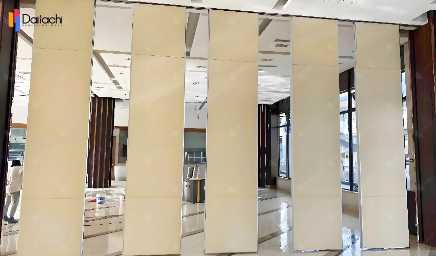 Manually Retractable Partition Wall in the Jiuding Hotel Lobby