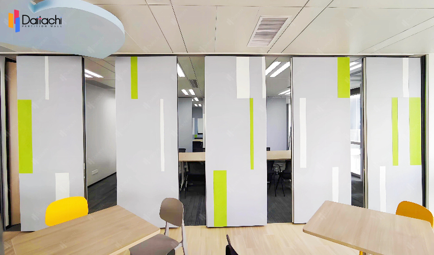 Simple color matching manual movable partition wall in the office Simple color matching manual movable partition wall in the office