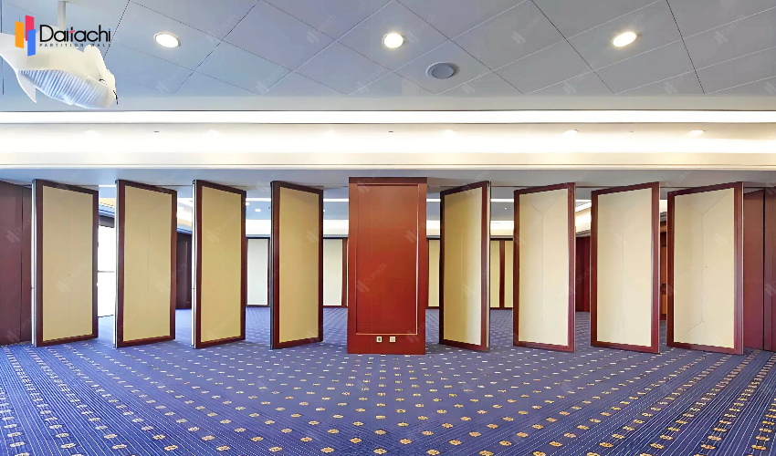 Grand hotel lobby movable partition wall