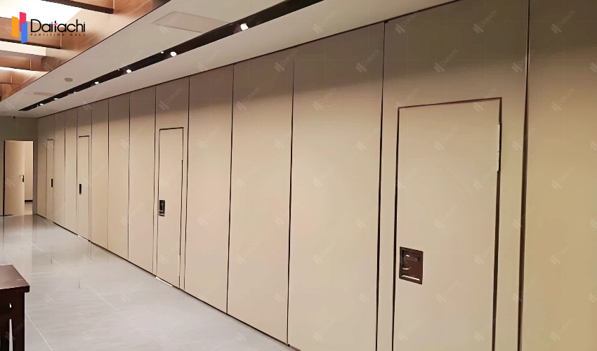 Simple manual movable partition wall with a red horizontal line in the middle and a pure white panel.