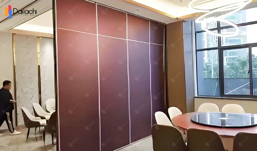 The Reddish-Brown Manual Movable Partition Wall at a Beijing Tongzhou Restaurant