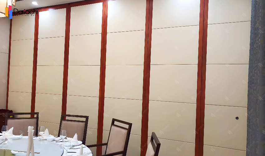 Elegance in Form, Functionality at Its Core – Manually Movable Partition Walls Create Private Spaces