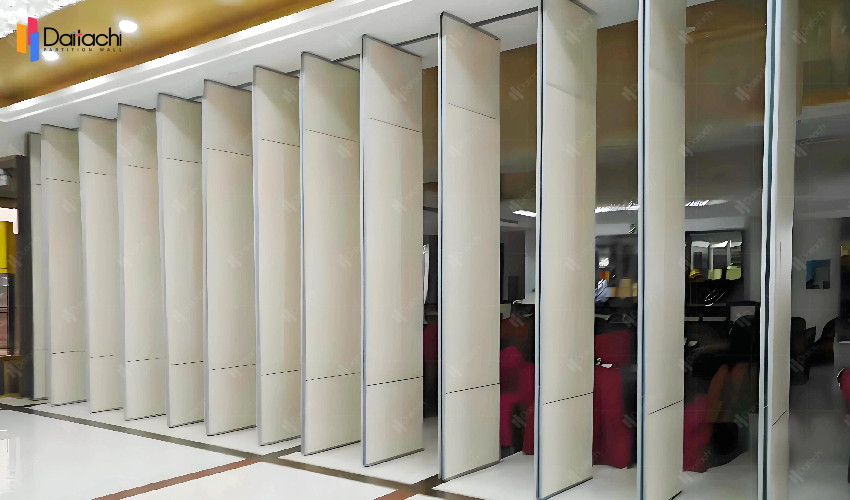 Large-area off-white solid color manually movable partition wall Large-area off-white solid color manually movable partition wall