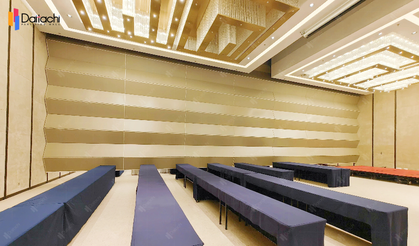 Simple gold-colored vertical lifting partition wall Simple gold-colored vertical lifting partition wall
