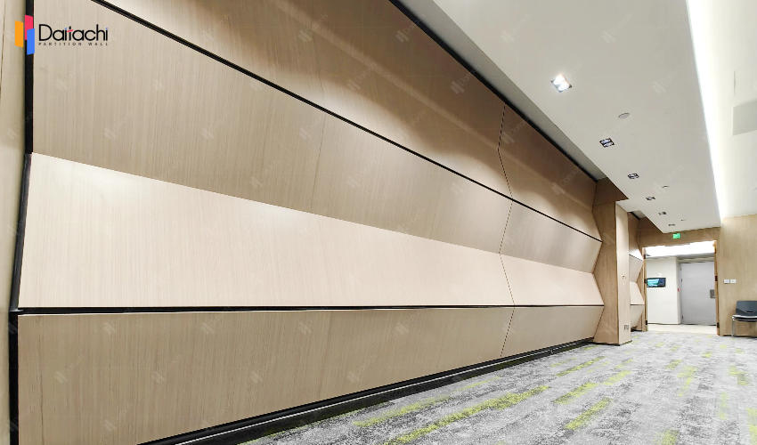 Hotel's tall, vertically lifting and folding wall Hotel's tall, vertically lifting and folding wall