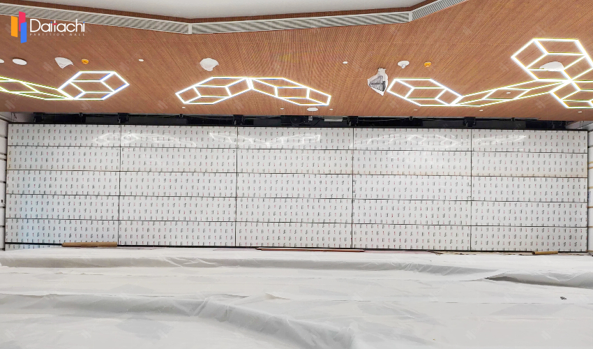 Minimalist Vertical Partition Lifting Wall System on Campus