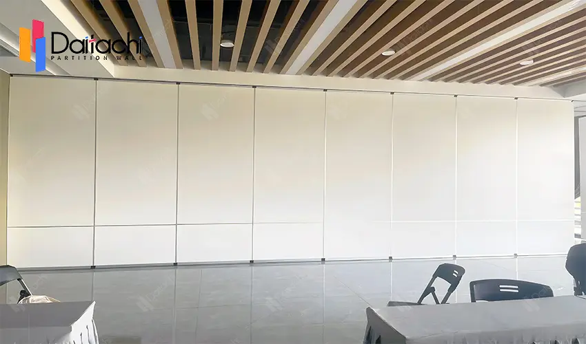 the white movable partition wall in the exhibition hall