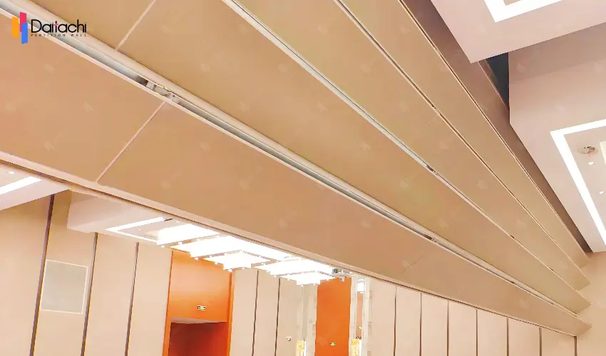 Tall, simple, vertically folding and lifting wall Tall, simple, vertically folding and lifting wall