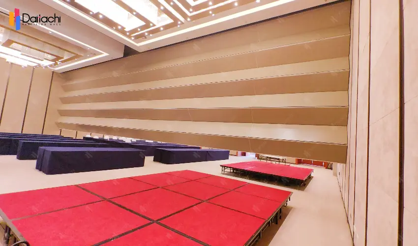 Tall vertical lift wall in natural wood color Tall vertical lift wall in natural wood color