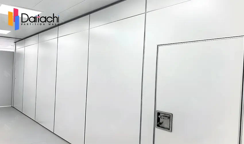 White aluminum alloy manual movable partition wall in the meeting room White aluminum alloy manual movable partition wall in the meeting room