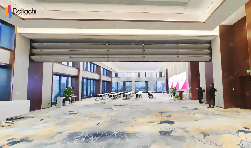 Minimalist Solid Color University Classroom Vertical Lifting and Folding Wall System Minimalist Solid Color University Classroom Vertical Lifting and Folding Wall System