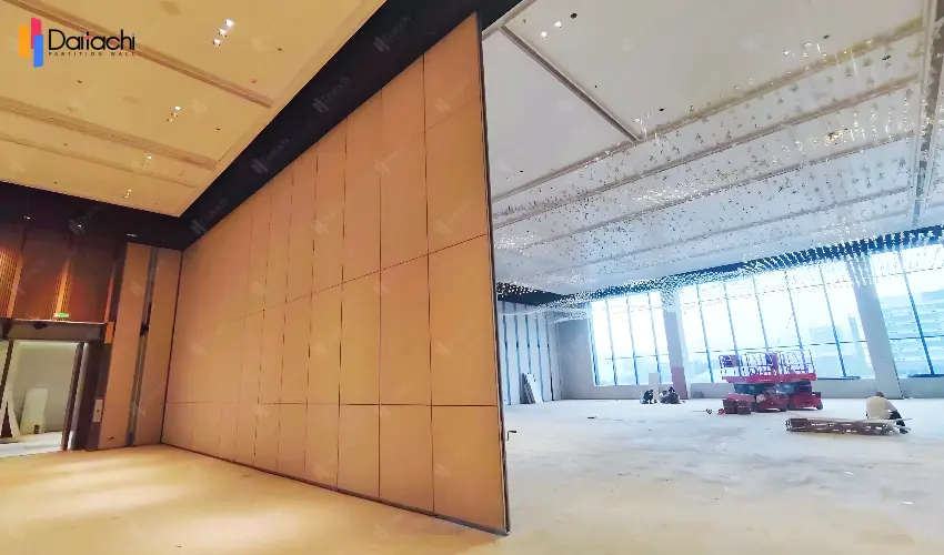 The hotel lobby features a large, light-colored, manually movable partition wall. The hotel lobby features a large, light-colored, manually movable partition wall.
