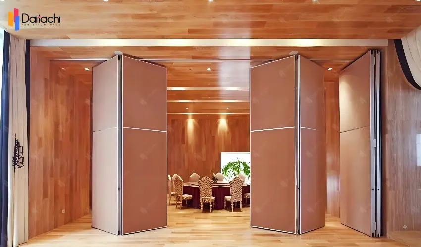 The simple, pure gray, manually movable partition wall in the conference room
