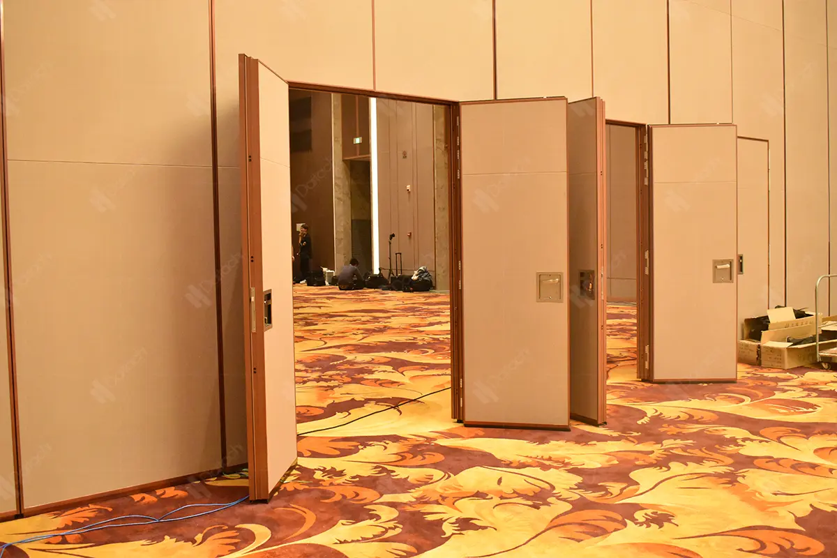 Manual Operable Partition Wall