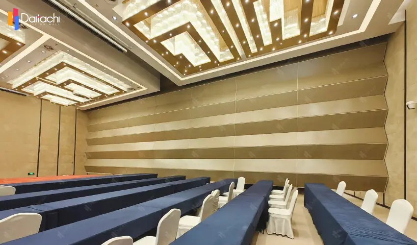 The tall, vertically lifting folding wall in the minimalist yet elegant banquet hall The tall, vertically lifting folding wall in the minimalist yet elegant banquet hall