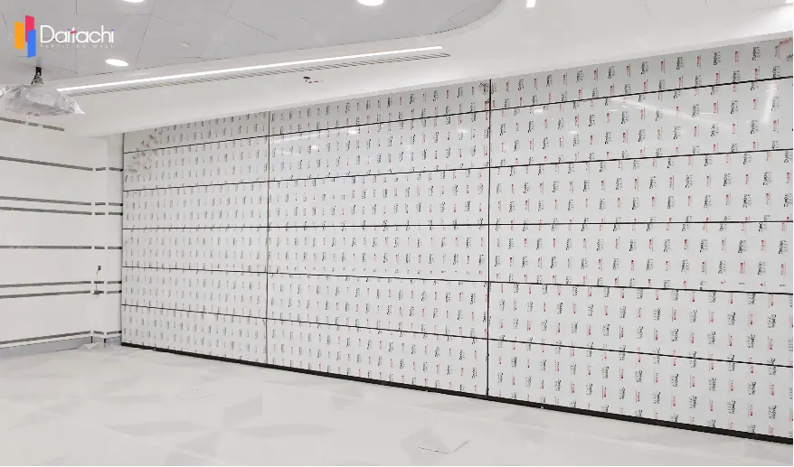 Minimalist, Unpeeled, Semi-Folded Vertical Lift Wall Minimalist, Unpeeled, Semi-Folded Vertical Lift Wall