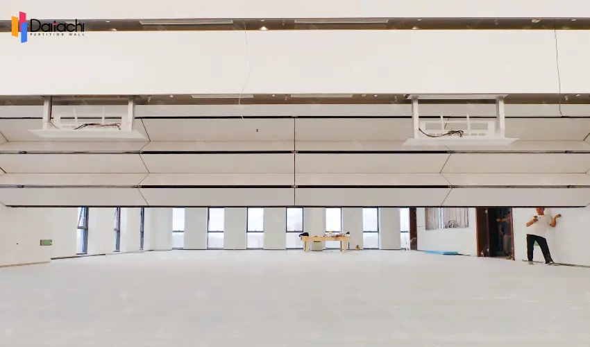 Elegant and minimalist style aluminum alloy vertical lifting and folding wall. Elegant and minimalist style aluminum alloy vertical lifting and folding wall.
