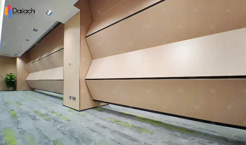 Simple, light-colored, natural wood-toned vertical folding and lifting wall. Simple, light-colored, natural wood-toned vertical folding and lifting wall.
