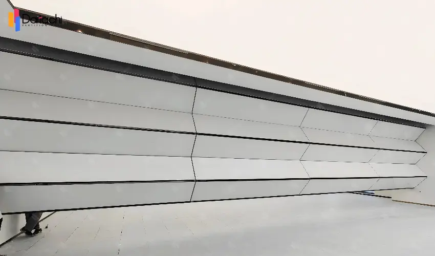 detail of the high-quality pure white vertical lifting wall in the interior detail of the high-quality pure white vertical lifting wall in the interior