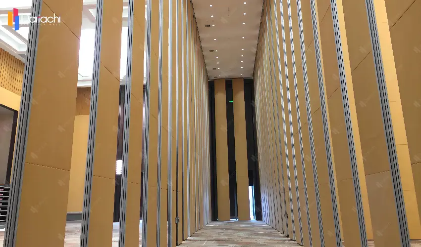 Extra-high, minimalist, manually operated double-sided movable partition wall