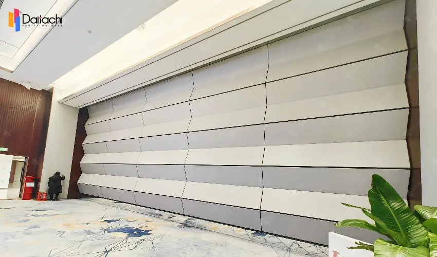 Simple white manual vertical lifting and folding partition wall Simple white manual vertical lifting and folding partition wall