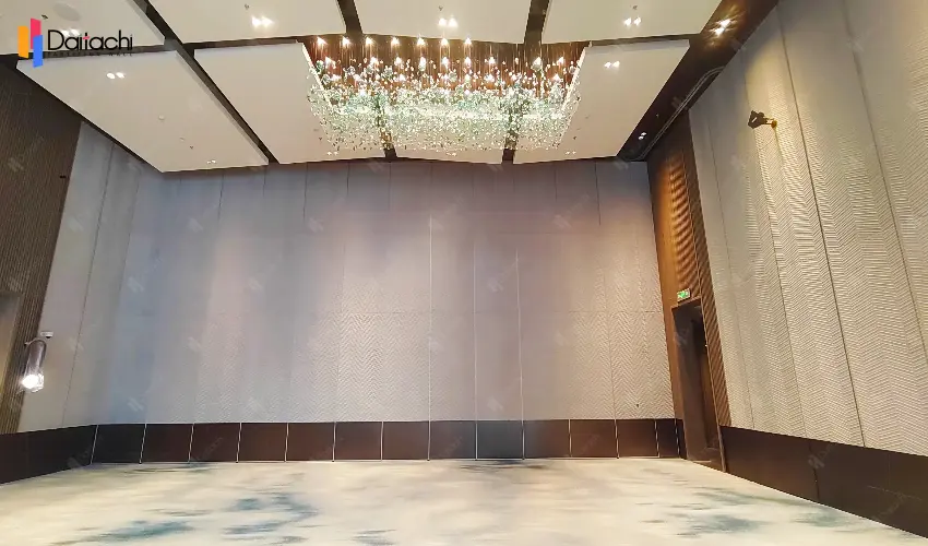 Ultra-high and large-area manual movable partition wall