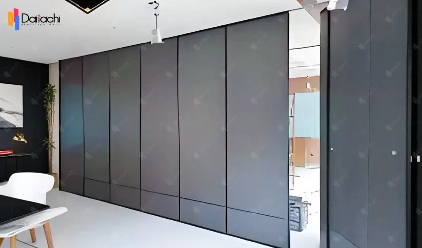 Simple, pure white, small-area manually movable partition wall Simple, pure white, small-area manually movable partition wall