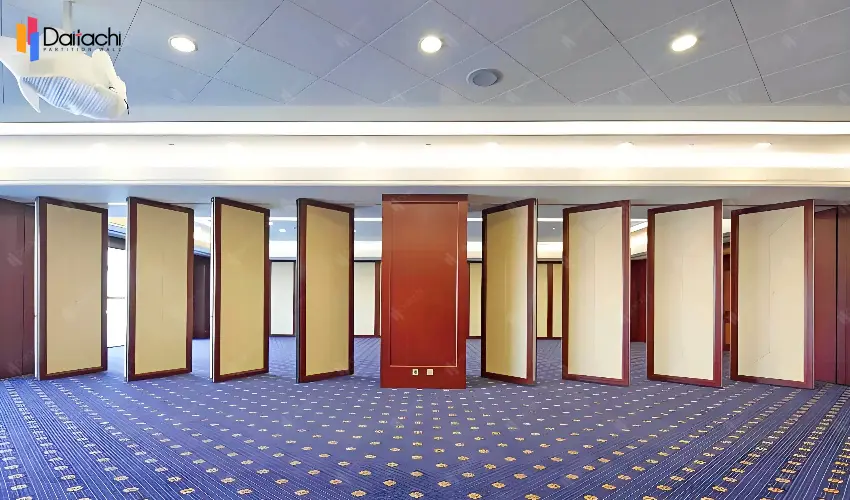 Grand hotel lobby movable partition wall