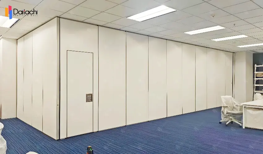 Pure white large area simple manual movable partition wall Pure white large area simple manual movable partition wall