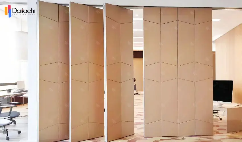 Light-colored log movable partition wall in the leisure area Light-colored log movable partition wall in the leisure area