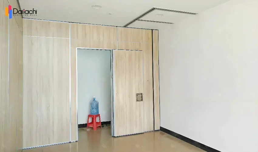 Light-colored imitation wood grain movable partition wall with door Light-colored imitation wood grain movable partition wall with door
