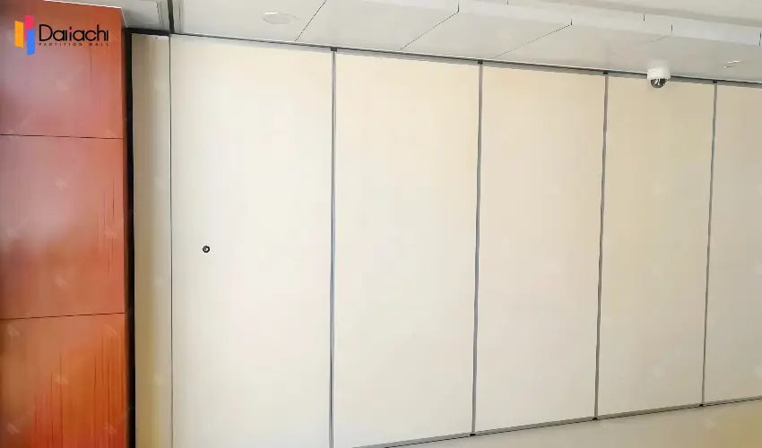 White manual movable partition wall