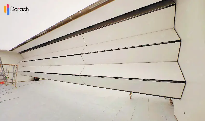 Pure white vertical lifting wall made of aluminum alloy Pure white vertical lifting wall made of aluminum alloy