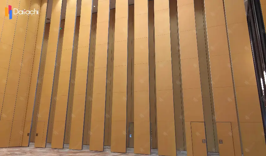 Extra-high, minimalist, solid-color luxury movable partition wall. Extra-high, minimalist, solid-color luxury movable partition wall.