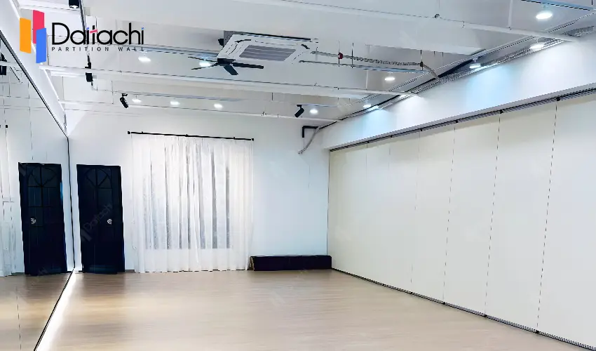 Off-white Aluminum Alloy Manual Movable Partition Wall: Create a Professional and Quiet Dance Space