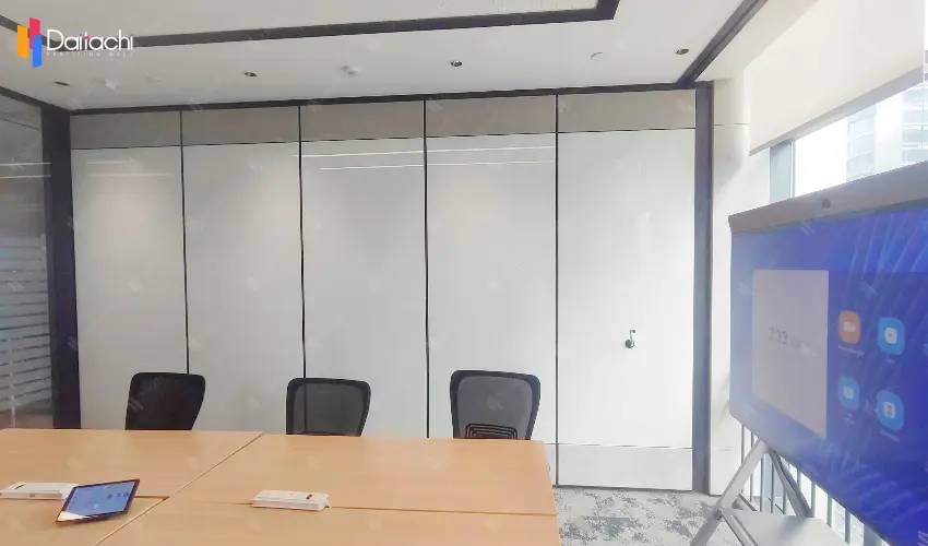 Minimalist, high-end movable partition wall for offices Minimalist, high-end movable partition wall for offices