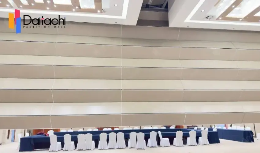 vertical partition wall for the hall vertical partition wall for the hall
