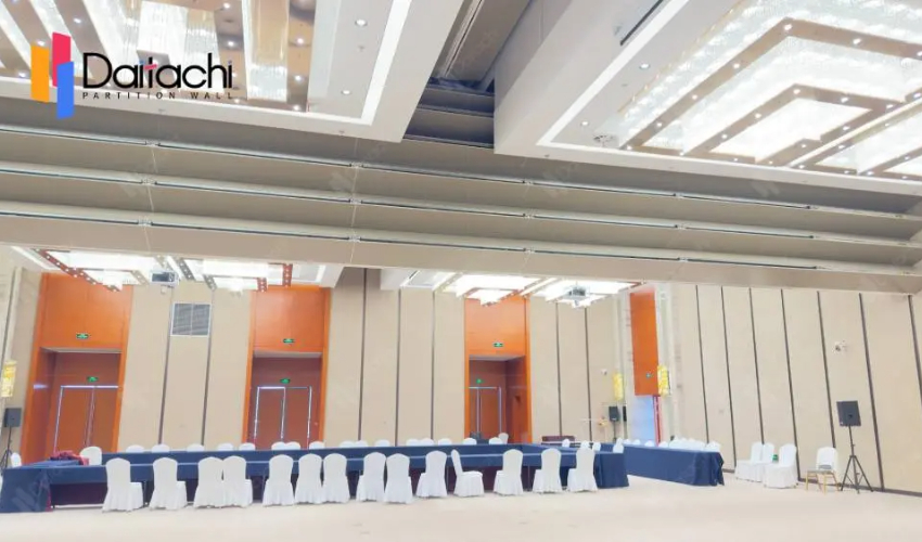 vertical partition wall for the hall vertical partition wall for the hall