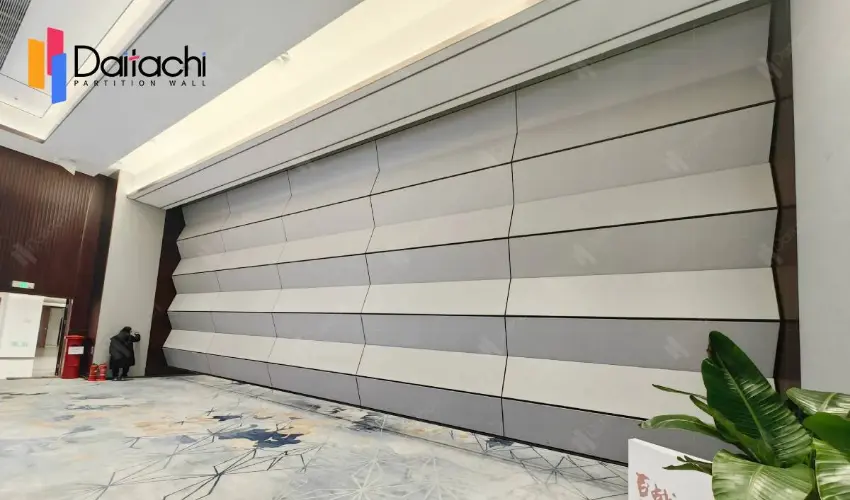 Acoustic Vertical Folding Retractable Wall for Temporary Tiered Lecture Hall Use